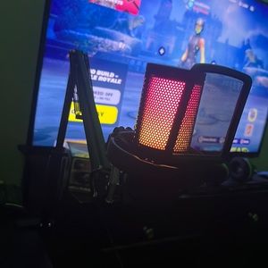 Mauo microphone lights up different color’s